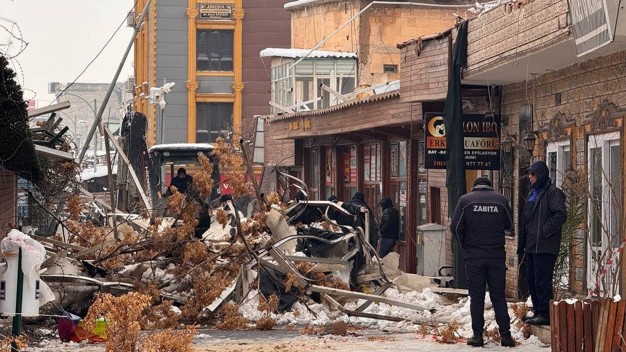 Suruç'ta Sanat Sokağı'nın Çatısı Kar Yükü Nedeniyle Çöktü