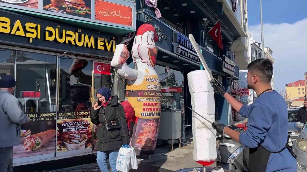 Suşehri'de 'Kardan Döner' İkramı — Döner Ustası Muhammet Güner