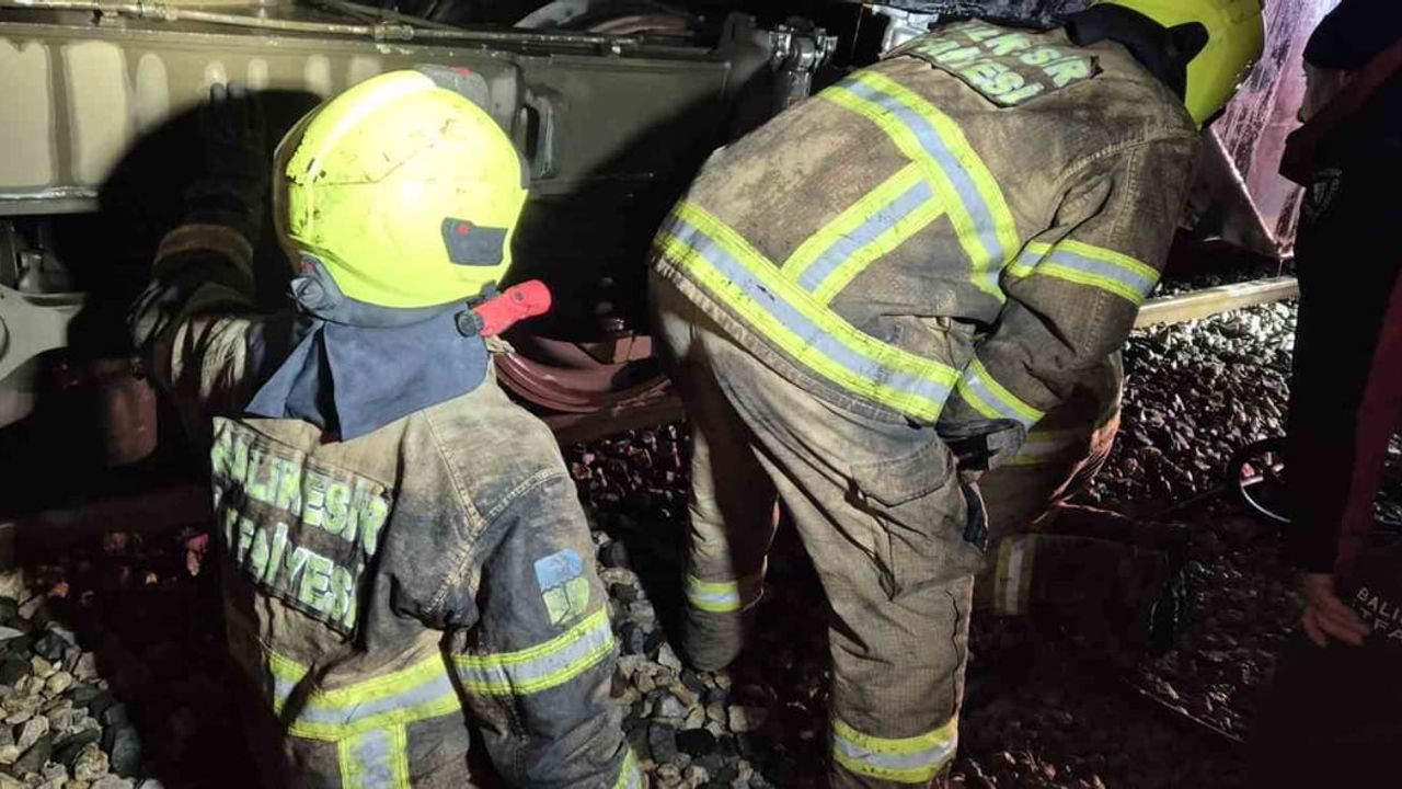 Susurluk'ta TCDD Yük Treninde Yangın: Bandırma-Afyon Seferi Etkilendi