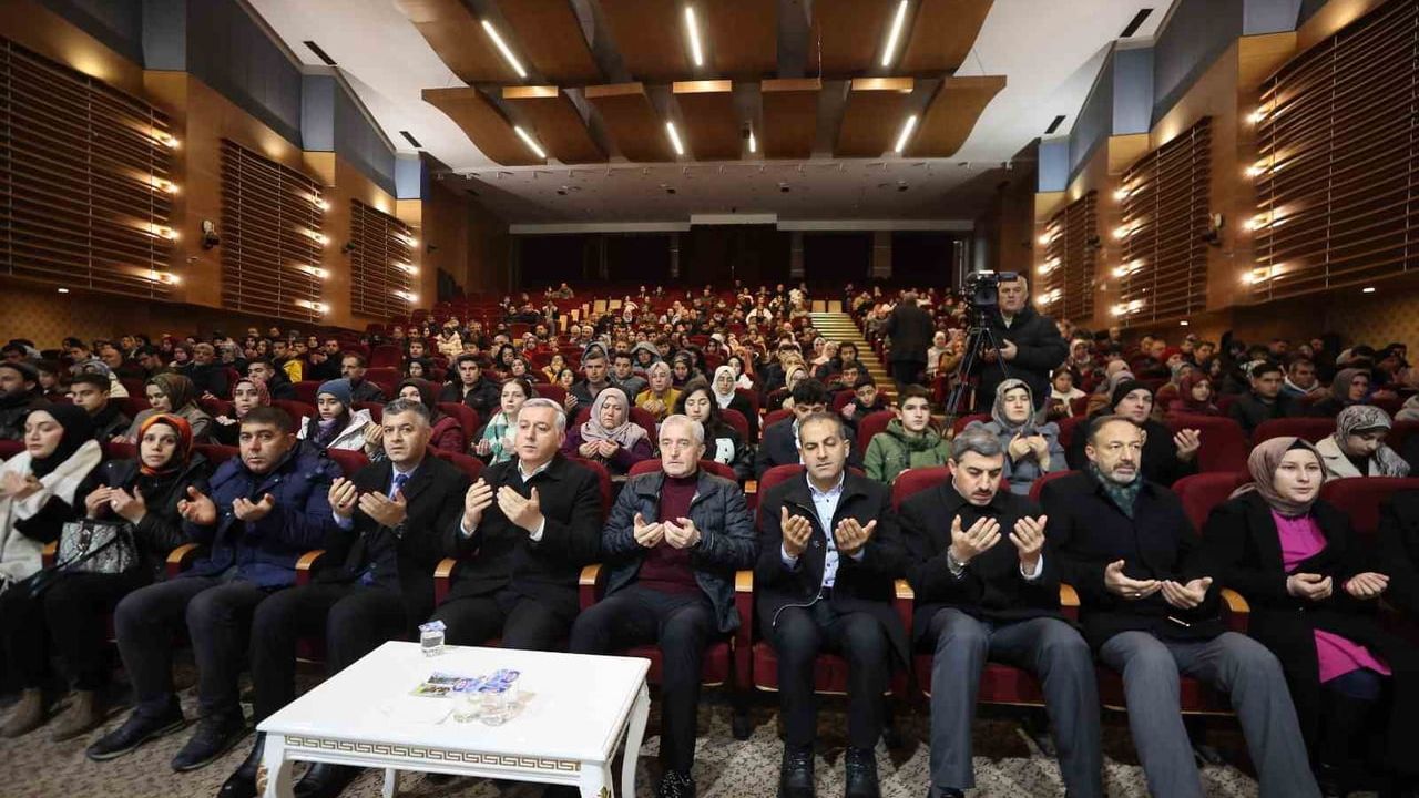 Tahmazoğlu, Umre’ye Gidecek Gençlerle Buluştu: Umre Ödüllü Kitap Okuma Yarışması