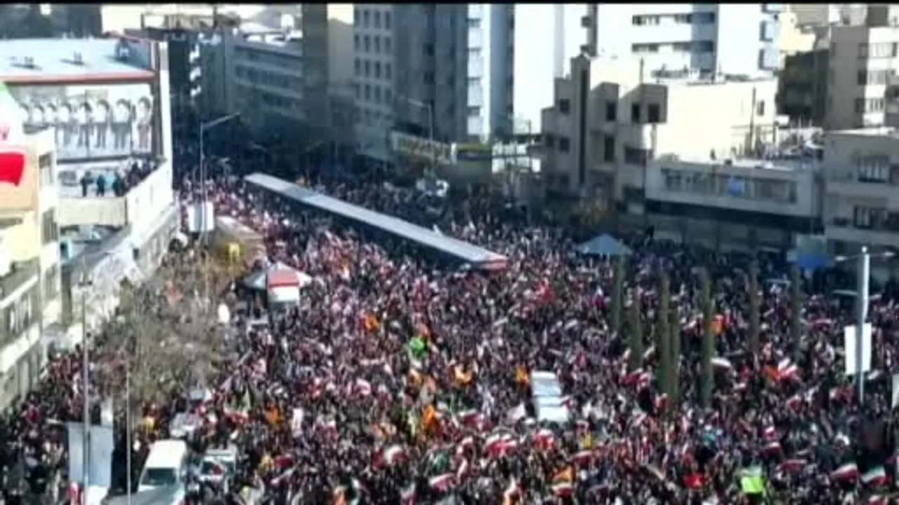 Tahran'da rejim yanlıları sokaklara çıktı — Tahran, Isfahan, Meşhed, Şiraz