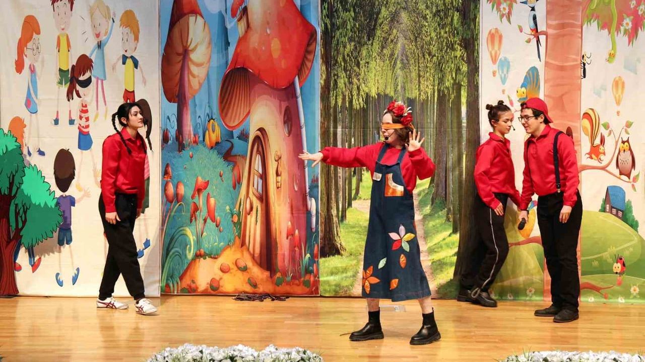 Talas Belediyesi'nden Karne Hediyesi: 'Körebe' Çocuk Tiyatrosu