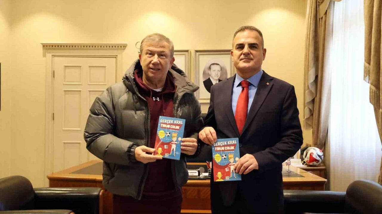 Tanju Çolak’tan Vali İdris Akbıyık’a 'Gerçek Kral Tanju Çolak' Çocuk Kitabı Hediye