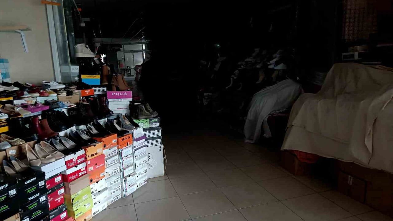 Tarihi Ahi Çarşısı Karanlığa Gömüldü: Esnaf Tepkili