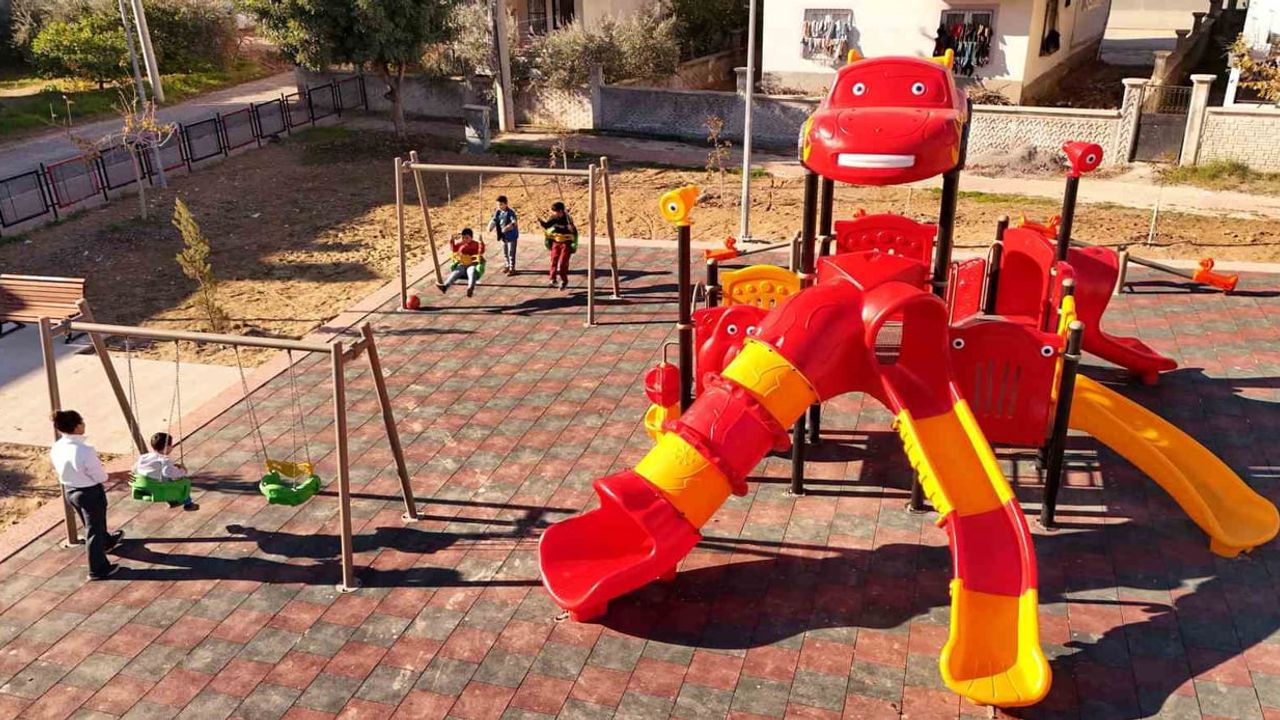 Tarsus'ta Parklar Yenileniyor: Akşemsettin, Yeni Mahalle ve Bağlar Yenilendi