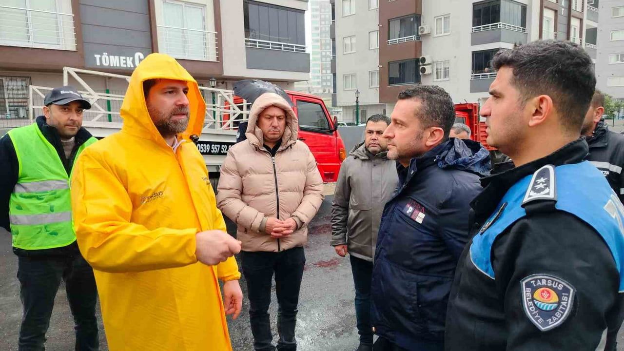 Tarsus'ta Şiddetli Yağış: Belediye Tam Sahada Müdahale