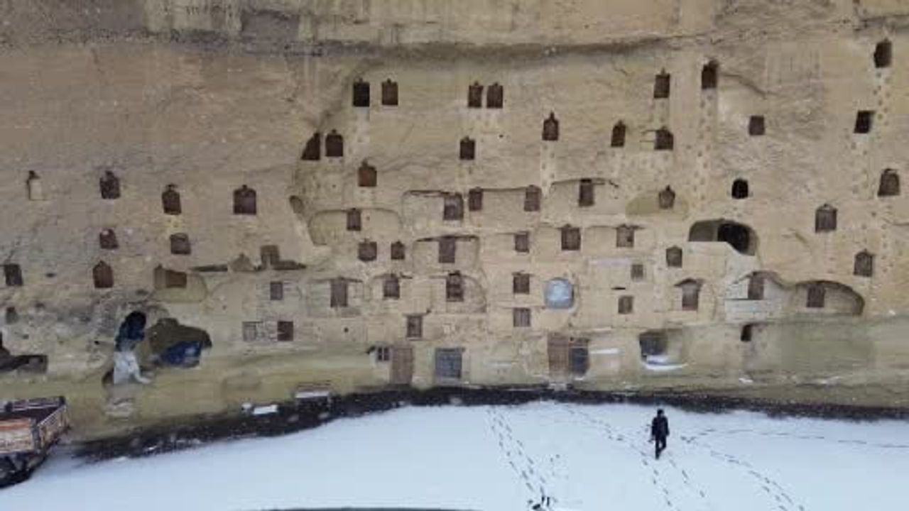 Taşkale'de Kartpostallık Kar Manzaraları: Tahıl Ambarları ve Manazan Mağaraları