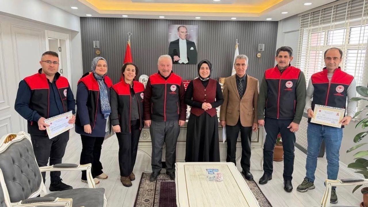 Taşlıçay'da Sahipli Köpekler Mikroçip ile Dijital Kimliklendirildi