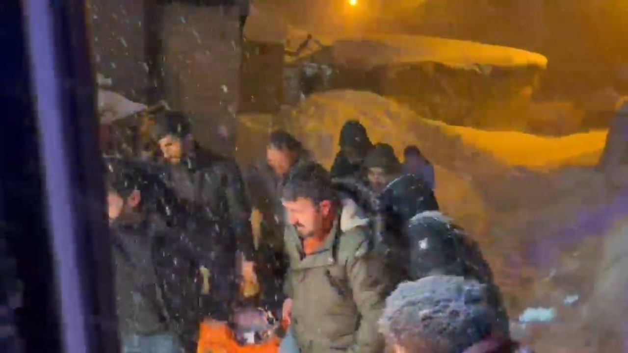 Tatvan Eğritaş'ta Kar Engeline Rağmen 89 Yaşındaki Hastaya Ekipler Seferber