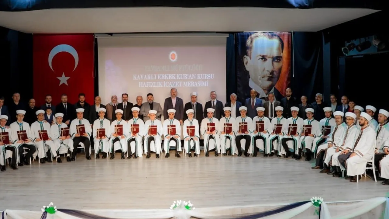 Tavşanlı'da 19 Hafız Belgelerini Aldı