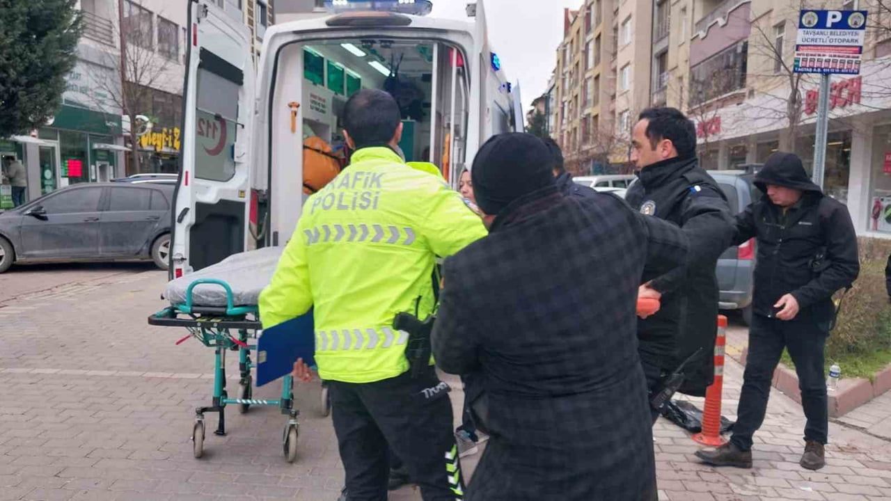 Tavşanlı'da 3 Tekerlekli Elektrikli Motosiklet Devrildi: 1 Yaralı