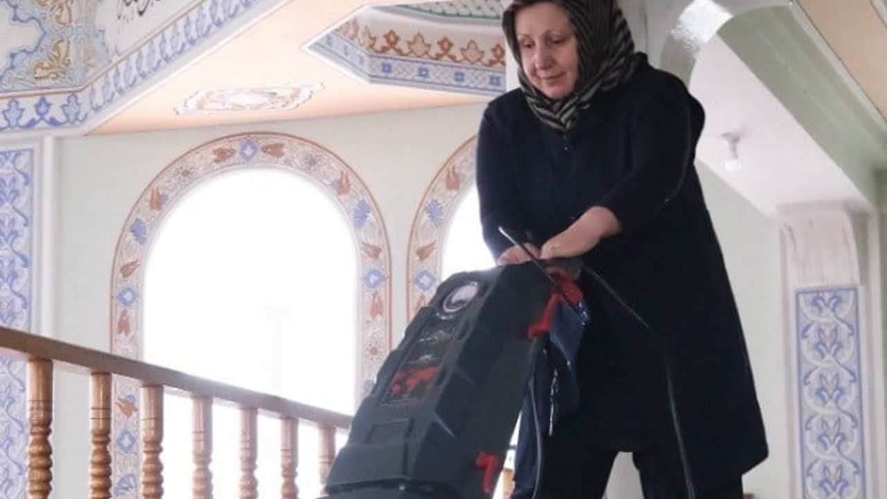 Tavşanlı'da Camiler Ramazan Öncesi Titizlikle Temizleniyor