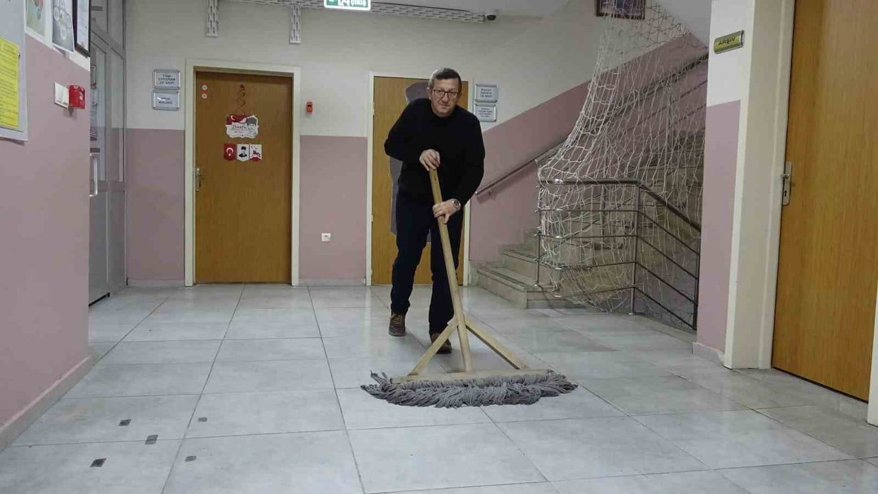 Tavşanlı Mehmet Tarhan İlkokulu'nda Örnek Personel: Mustafa Güler