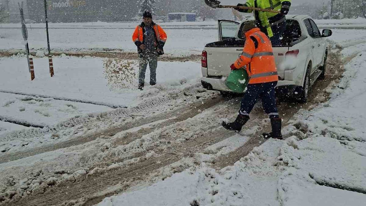 TCDD'den Kar Mesaisi: Demiryollarında 4 Bin Personel 24 Saat Görevde