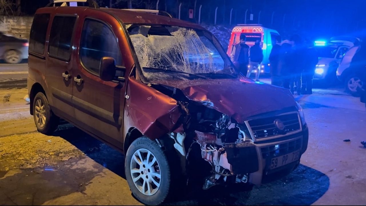 Tekirdağ Çorlu'da Feci Kaza: Motosiklet ile Hafif Ticari Araç Çarpıştı — 2 Yaralı