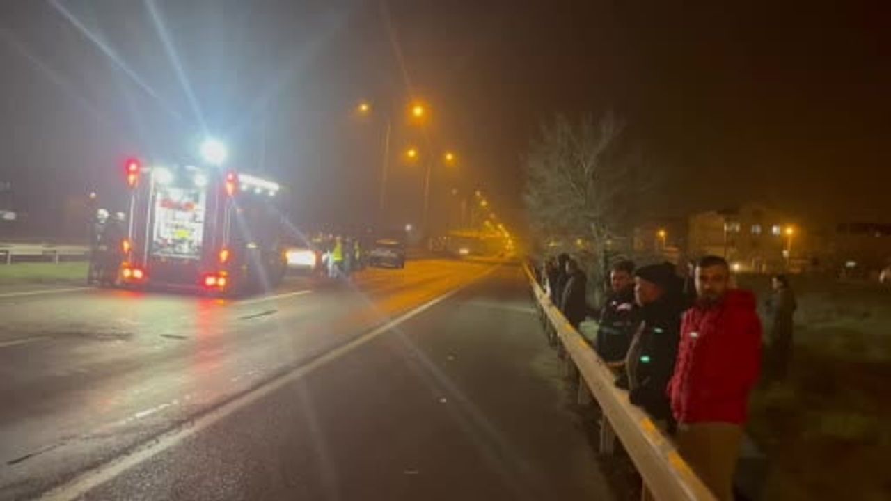 Tekirdağ'da alkollü sürücü bariyer ve aydınlatma direğine çarptı