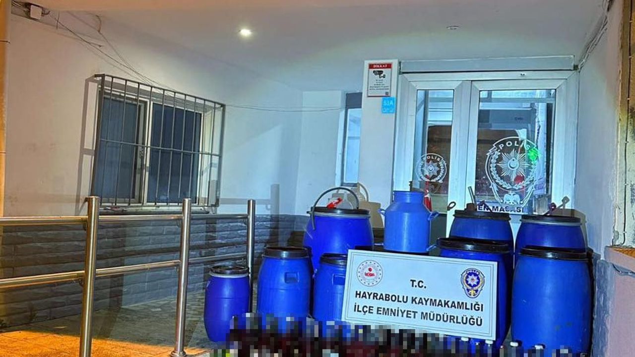 Tekirdağ'da Kaçak İçki Operasyonu: 665 Litre Ev Yapımı Şarap Ele Geçirildi