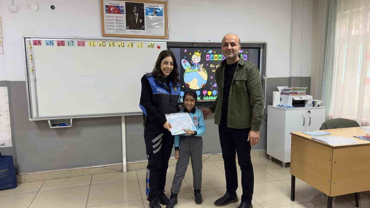 Tekirdağ Emniyeti'nden Öğrencilere Karne Sürprizi