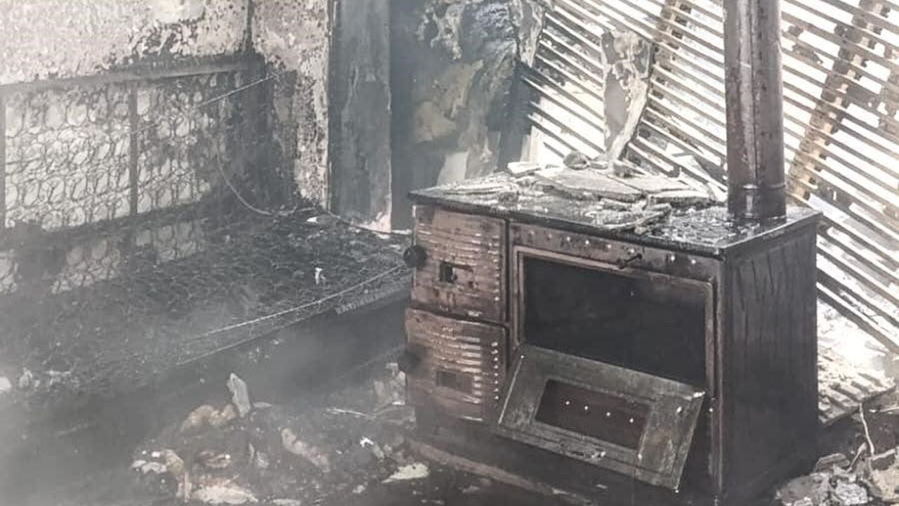 Tekirdağ Hayrabolu'da Müstakil Ev Yangını — Ev Kül Oldu