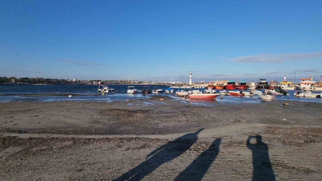 Tekirdağ Marmaraereğlisi'nde Deniz 10 Metre Çekildi
