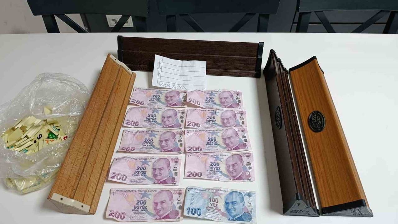 Tekkeköy'de kıraathaneye kumar denetimi: 3 kişiye 34 bin 812 lira ceza