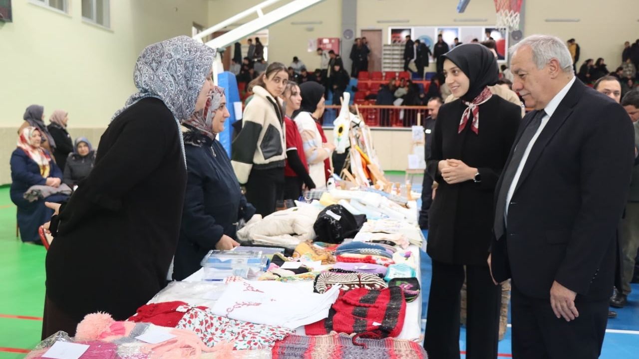Tercan'da Gazze İçin Dayanışma: Hayır Çarşısı Yoğun İlgi Gördü