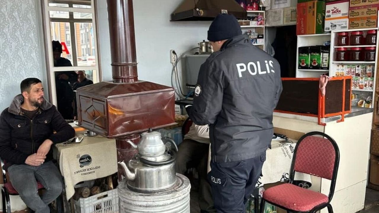 Tercan'da 'Huzurlu Sokaklar' Uygulaması: 153 Şahıs, 12 Araç Sorgulandı