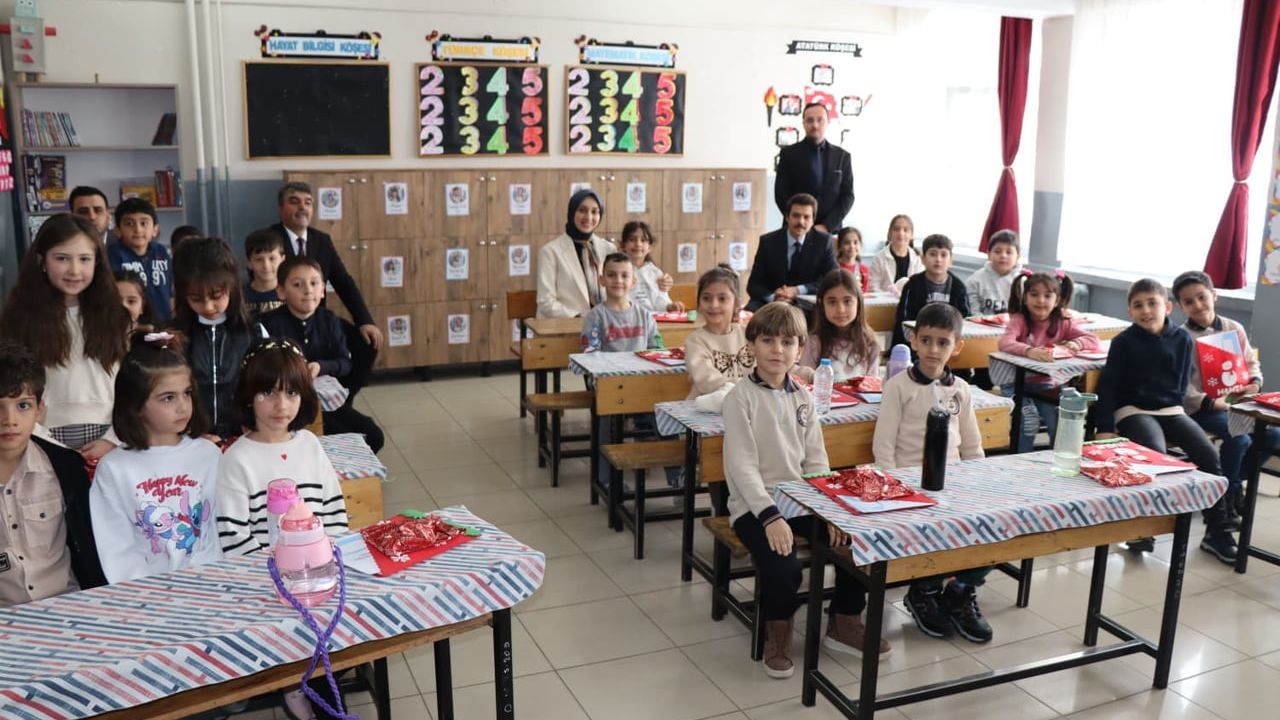 Tercan'da Karne Coşkusu: bin 970 Öğrenci Yarıyıl Tatiline Girdi