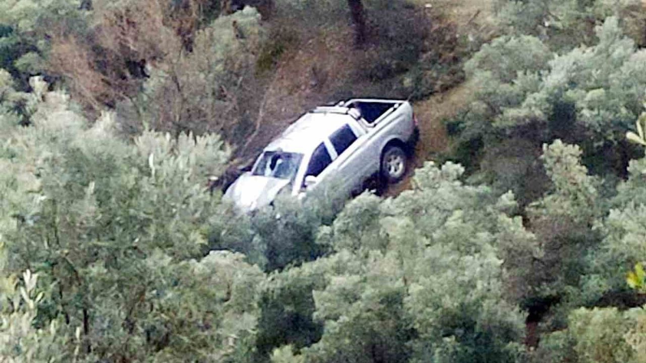 Tirilye-Mudanya’da Kaygan Yolda Kaza: Özge Sitesi Önünde Araç Şarampole Uçtu