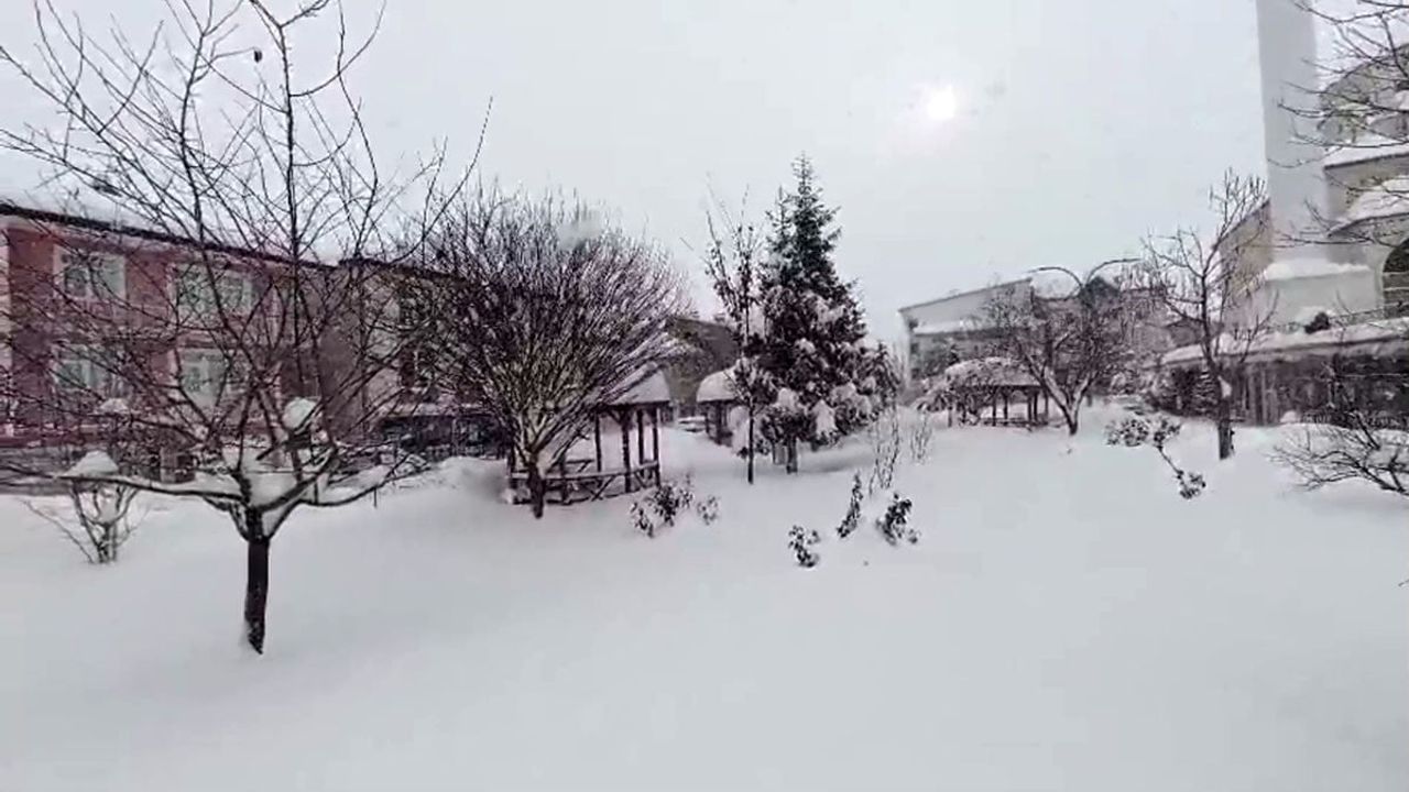 Tokat Başçiftlik'te Yoğun Kar: Kar Kalınlığı 1 Metreyi Aştı