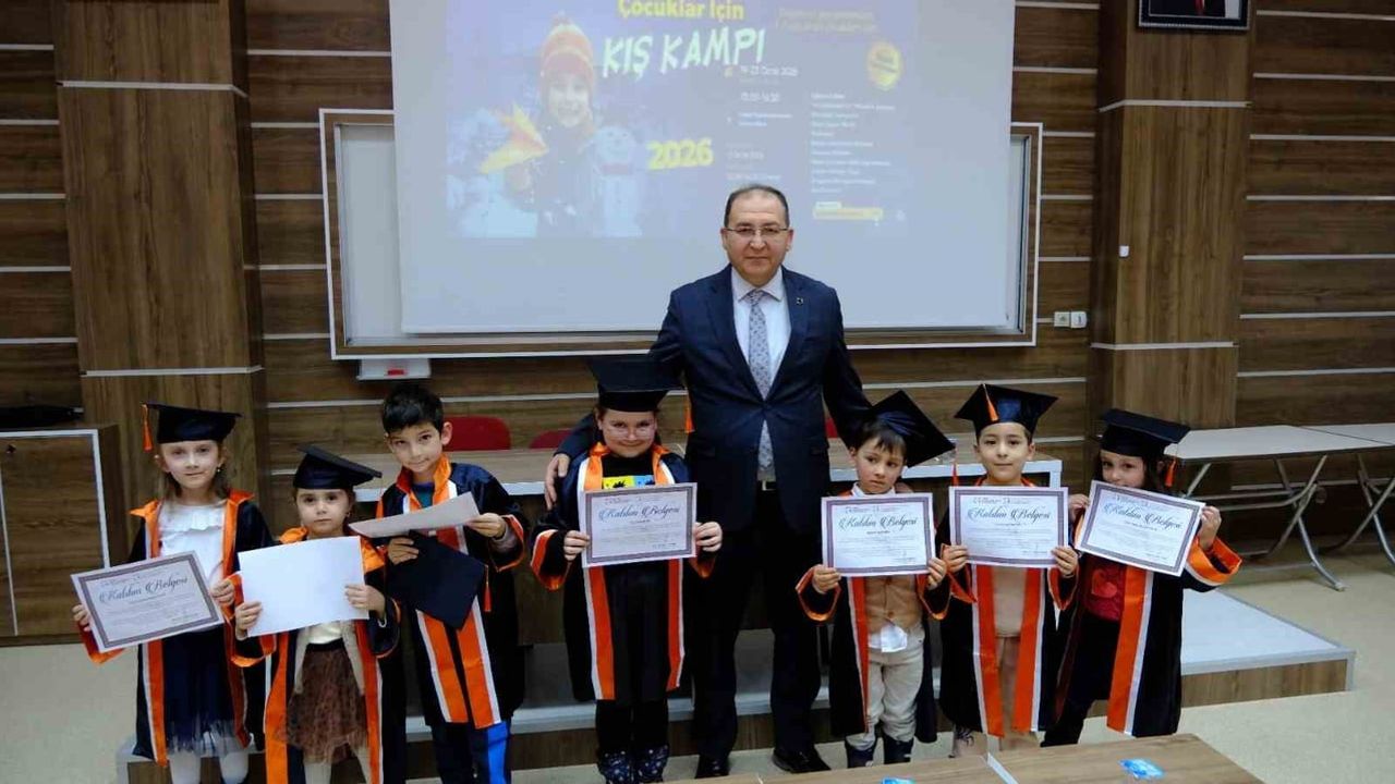 Tokat Gaziosmanpaşa Üniversitesi Kış Kampı 2026'da Minikler Mezuniyet Coşkusu