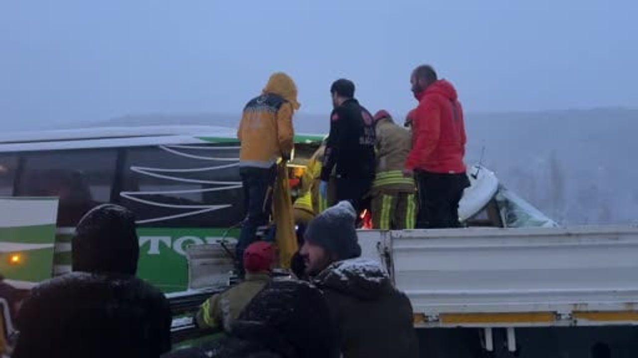 Tokat-Kızıliniş'te Yolcu Otobüsü ile Tır Çarpıştı — Çok Sayıda Yaralı