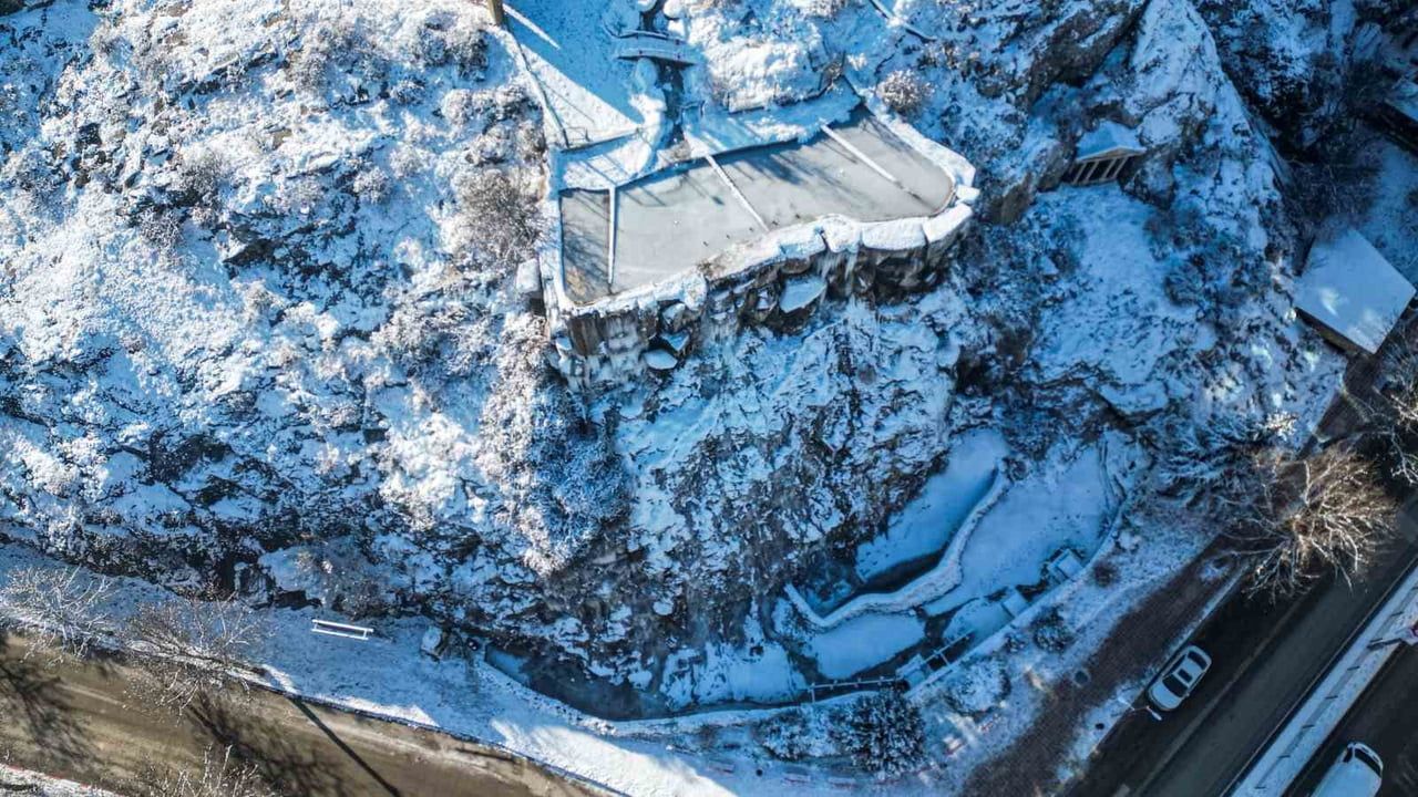 Tokat'ta Donan Şelale Kartpostallık Görüntüler Oluşturdu