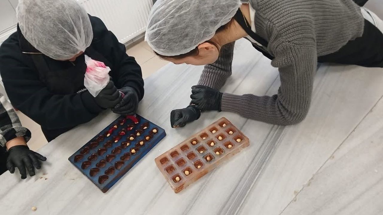 Tokat'ta Koruma Altındaki Çocuklara Çikolata Yapım Eğitimi