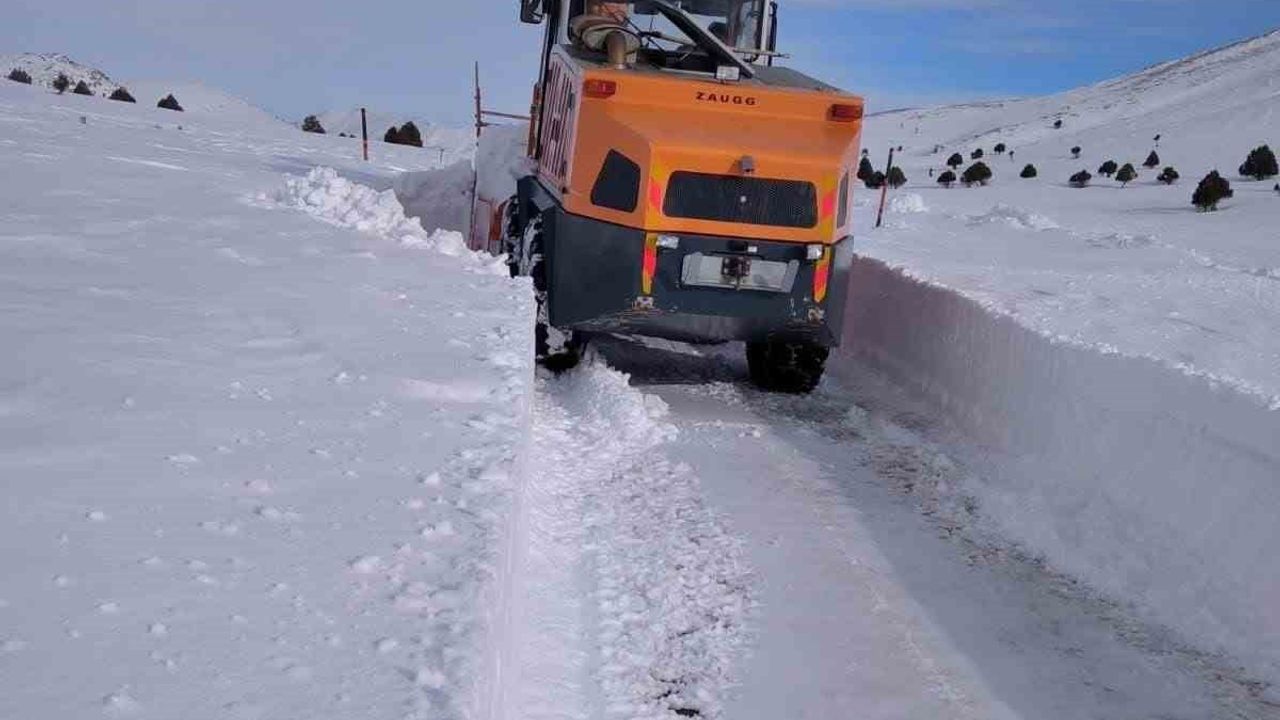 Tomarza-Tufanbeyli Yolu Karayolları Çalışmasıyla Yeniden Trafiğe Açıldı