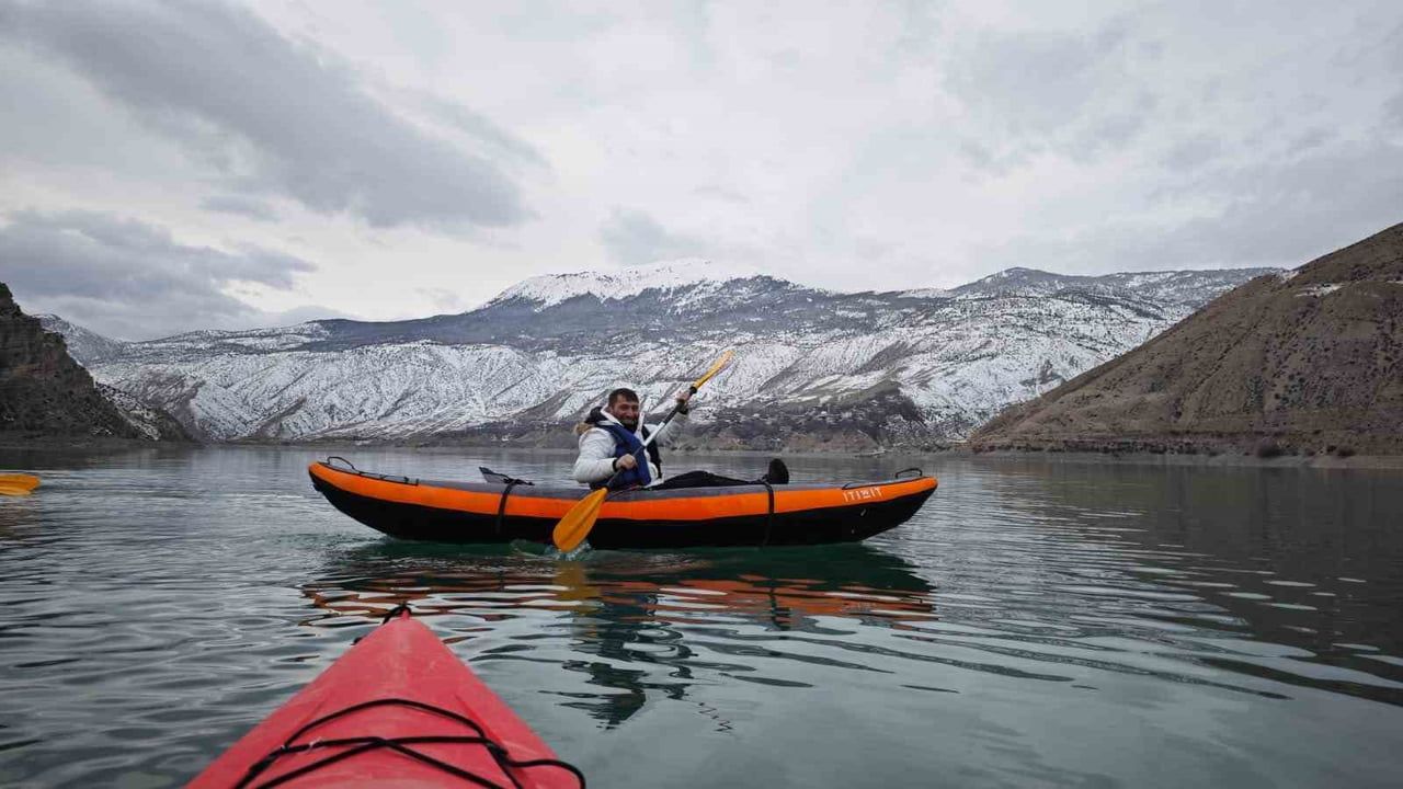 Tortum Gölü'nde Sazlı Sözlü Kano Etkinliği