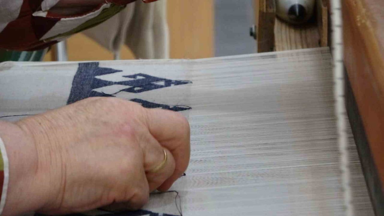 Trabzon'da 'Eli belinde' Motifiyle Organik Kumaşta Osmanlı Mirası Canlanıyor