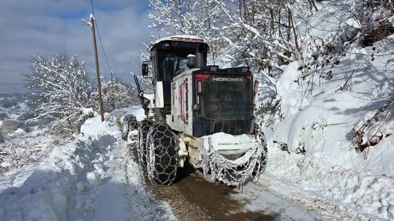 Trabzon'da Karla Mücadele Sürüyor: 716 Mahallede Yol Açık