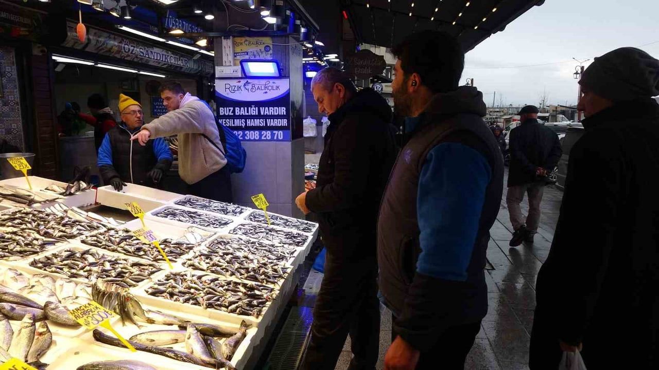 Trabzon'da Soğuk Hava Hamsi ve İstavrit Talebini Artırdı