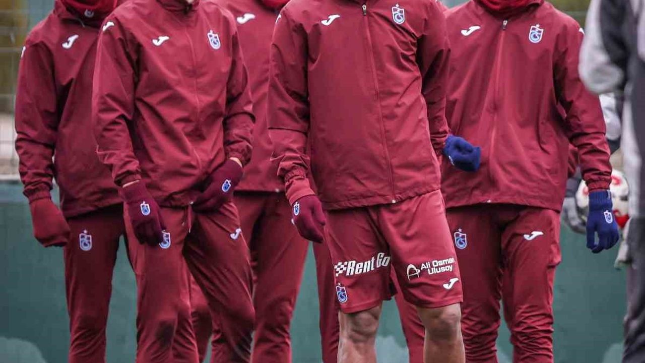 Trabzonspor, Kocaelispor Maçı İçin 21 Kişilik Kadroyla Kocaeli'ye Gitti