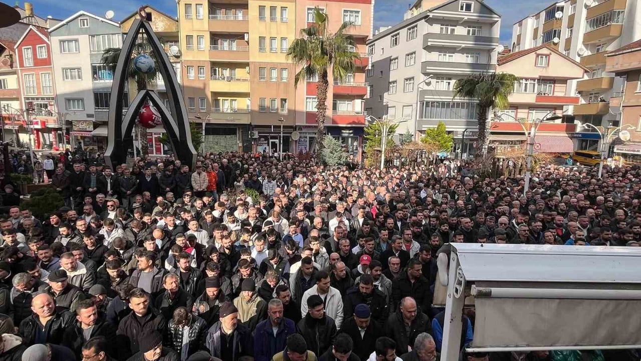 Trafik Kazasında Ölen Muhtar Recep Kaya Son Yolculuğuna Uğurlandı