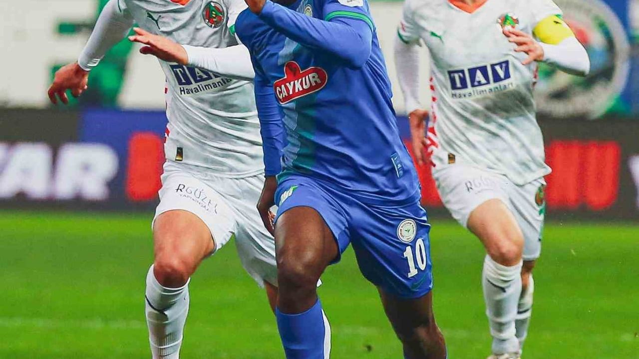 Trendyol Süper Lig: Çaykur Rizespor 0-0 Corendon Alanyaspor — İlk Yarıda 2 Kırmızı Kart