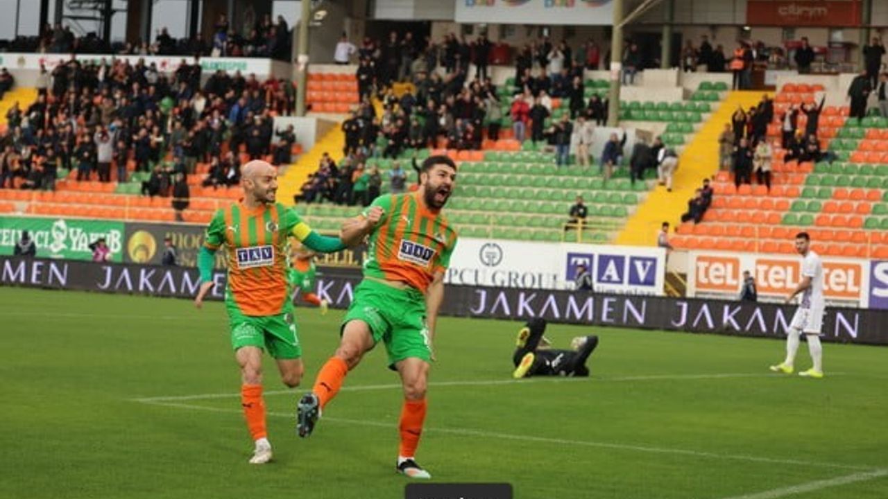 Trendyol Süper Lig: Corendon Alanyaspor 1-0 Eyüpspor — İlk Yarı Güven Yalçın'la Önde
