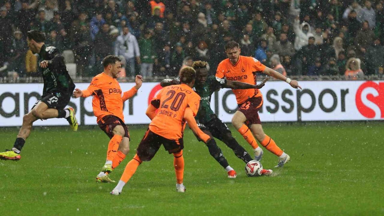 Trendyol Süper Lig: Kocaelispor - Trabzonspor 0-0 (Maç Devam Ediyor)