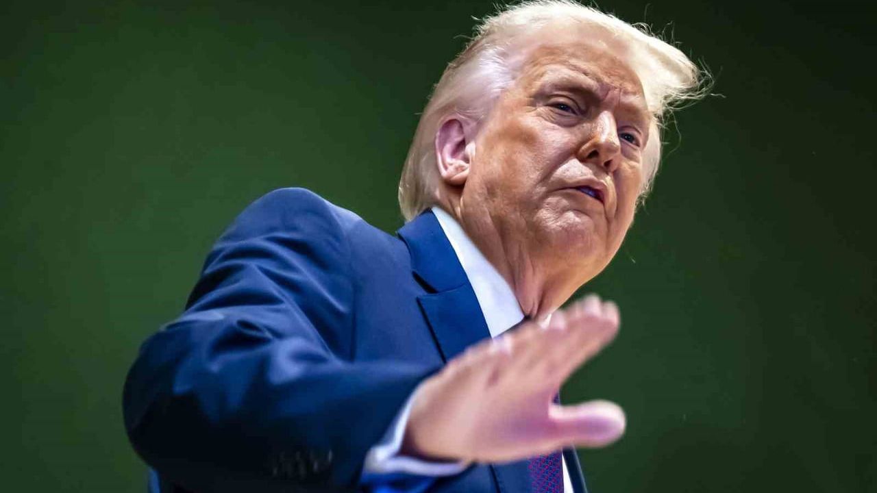 Trump'tan Kanada'ya Çin Uyarısı: Yüzde 100 Gümrük Vergisi Tehdidi