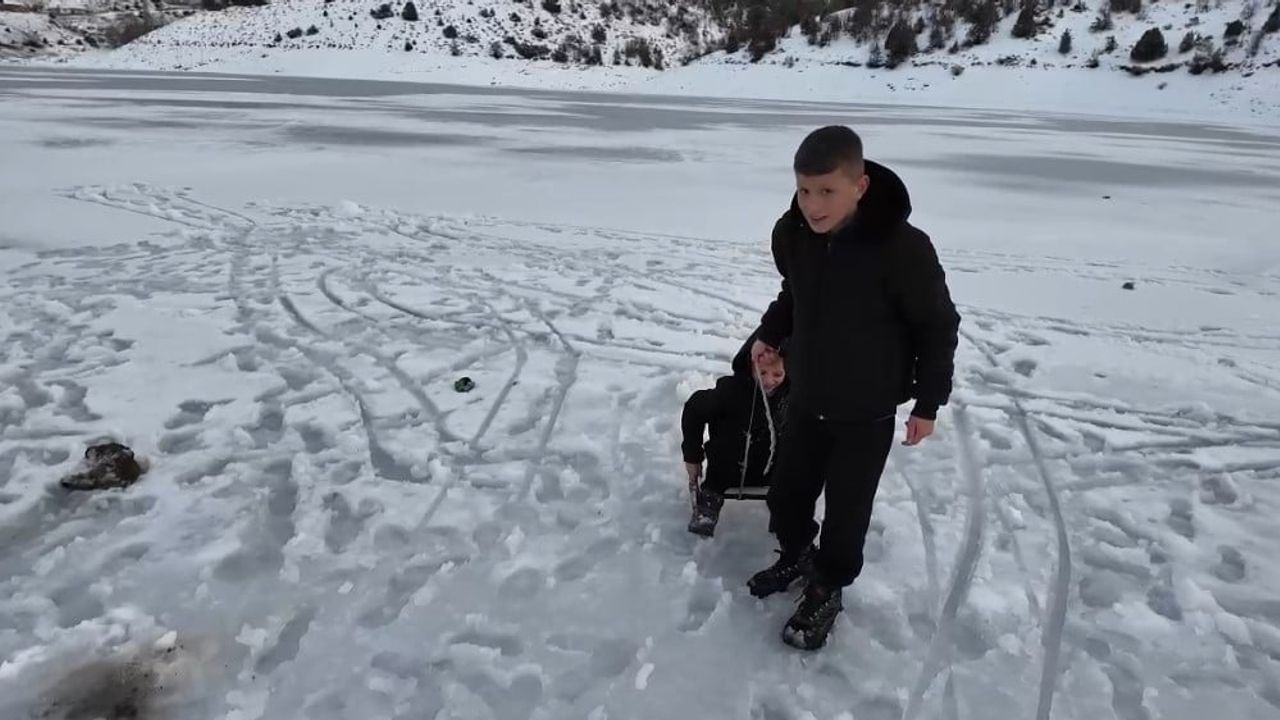 Tufanbeyli'de Kürebeli Barajı Eksi 25 Derecede Buz Tuttu