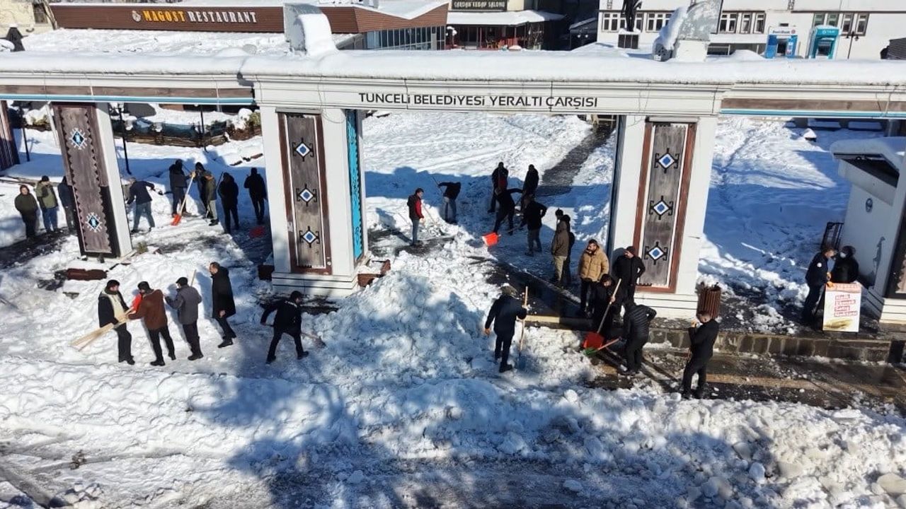 Tunceli Belediyesi Karla Mücadeleyi Aralıksız Sürdürüyor