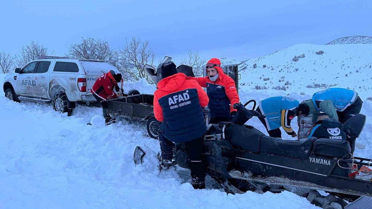 Tunceli'de Karla Mücadele: 74 Yaşındaki Hasta AFAD ve UMKE ile Kurtarıldı
