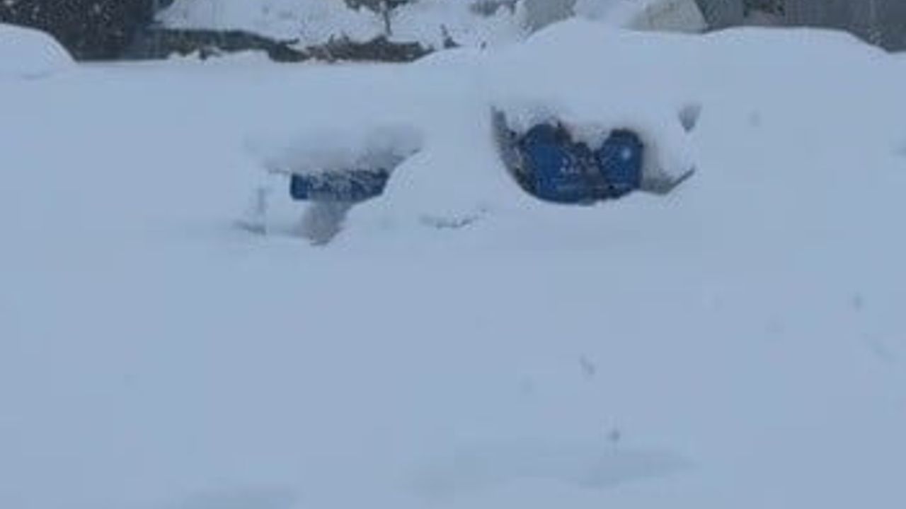 Tunceli Ovacık'ta Kar Yükü İş Yeri Çatısını Çöktürdü