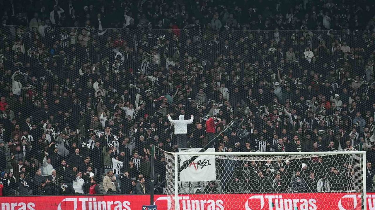 Tüpraş Stadyumu'nda 'Yönetim İstifa' Tezahüratları: Beşiktaş 2-1 Konyaspor